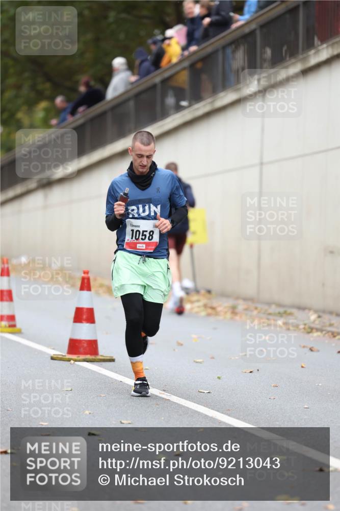05.10.2025 - 20. swb-Marathon Bremen Michael Strokosch http://msf.ph/oto/9213043 05.10.2025 12:25:07 Laufen 1058 meine-sportfotos.de