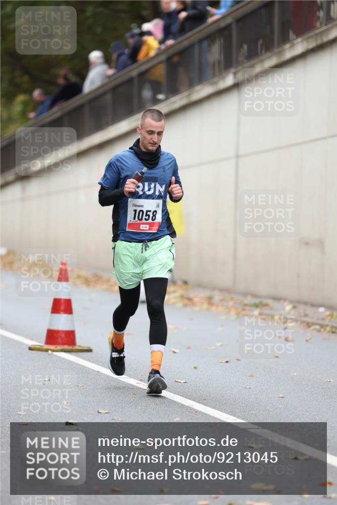 05.10.2025 - 20. swb-Marathon Bremen Michael Strokosch http://msf.ph/oto/9213045 05.10.2025 12:25:08 Laufen 1058 meine-sportfotos.de