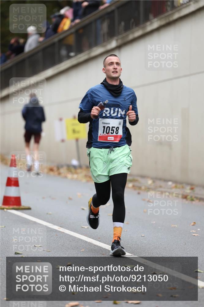 05.10.2025 - 20. swb-Marathon Bremen Michael Strokosch http://msf.ph/oto/9213050 05.10.2025 12:25:08 Laufen 1058 meine-sportfotos.de