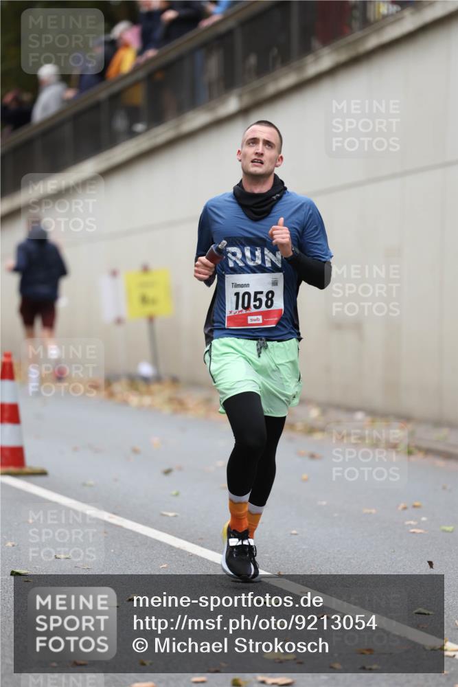 05.10.2025 - 20. swb-Marathon Bremen Michael Strokosch http://msf.ph/oto/9213054 05.10.2025 12:25:09 Laufen 1058 meine-sportfotos.de