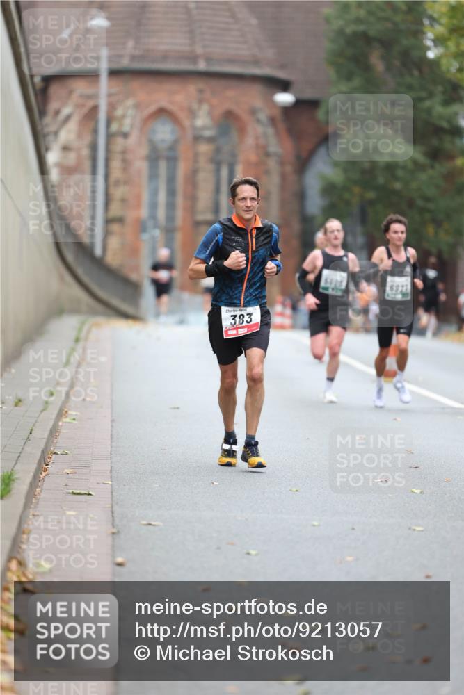 05.10.2025 - 20. swb-Marathon Bremen Michael Strokosch http://msf.ph/oto/9213057 05.10.2025 12:25:14 Laufen 383, 6606, 6921 meine-sportfotos.de