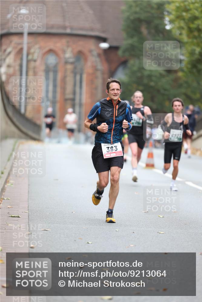 05.10.2025 - 20. swb-Marathon Bremen Michael Strokosch http://msf.ph/oto/9213064 05.10.2025 12:25:15 Laufen 383, 6927 meine-sportfotos.de