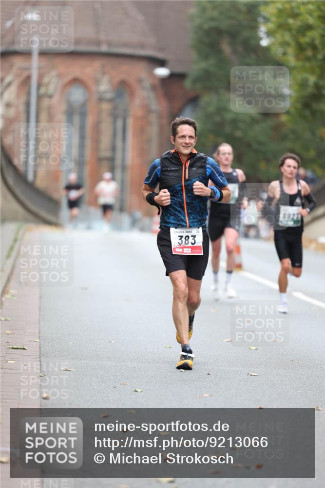 05.10.2025 - 20. swb-Marathon Bremen Michael Strokosch http://msf.ph/oto/9213066 05.10.2025 12:25:15 Laufen 383, 00117, 69271 meine-sportfotos.de