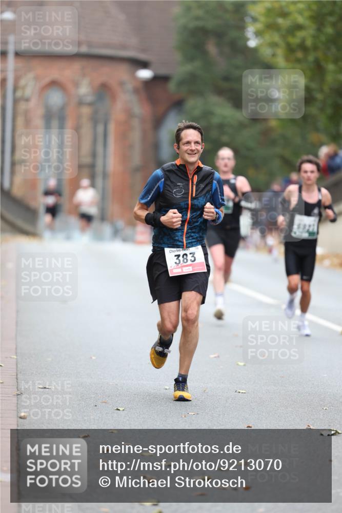 05.10.2025 - 20. swb-Marathon Bremen Michael Strokosch http://msf.ph/oto/9213070 05.10.2025 12:25:16 Laufen 383, 4921 meine-sportfotos.de