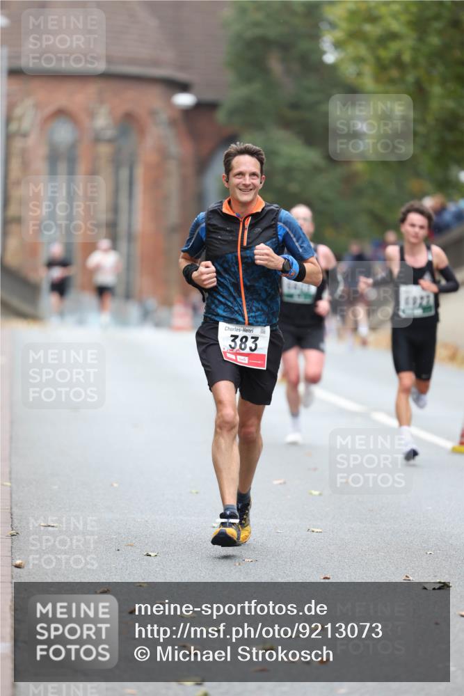 05.10.2025 - 20. swb-Marathon Bremen Michael Strokosch http://msf.ph/oto/9213073 05.10.2025 12:25:16 Laufen 383, 6927 meine-sportfotos.de