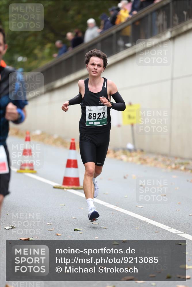 05.10.2025 - 20. swb-Marathon Bremen Michael Strokosch http://msf.ph/oto/9213085 05.10.2025 12:25:18 Laufen 6927 meine-sportfotos.de