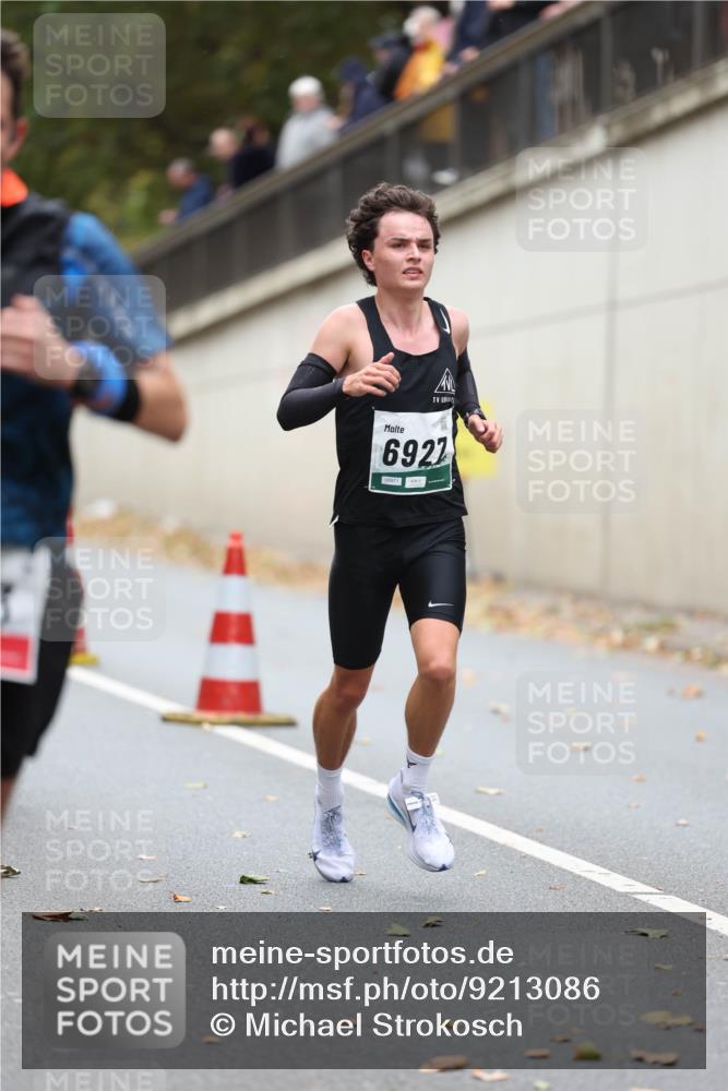 05.10.2025 - 20. swb-Marathon Bremen Michael Strokosch http://msf.ph/oto/9213086 05.10.2025 12:25:18 Laufen 6927, 08971 meine-sportfotos.de