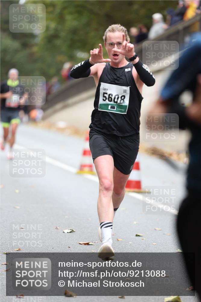 05.10.2025 - 20. swb-Marathon Bremen Michael Strokosch http://msf.ph/oto/9213088 05.10.2025 12:25:19 Laufen 5608 meine-sportfotos.de
