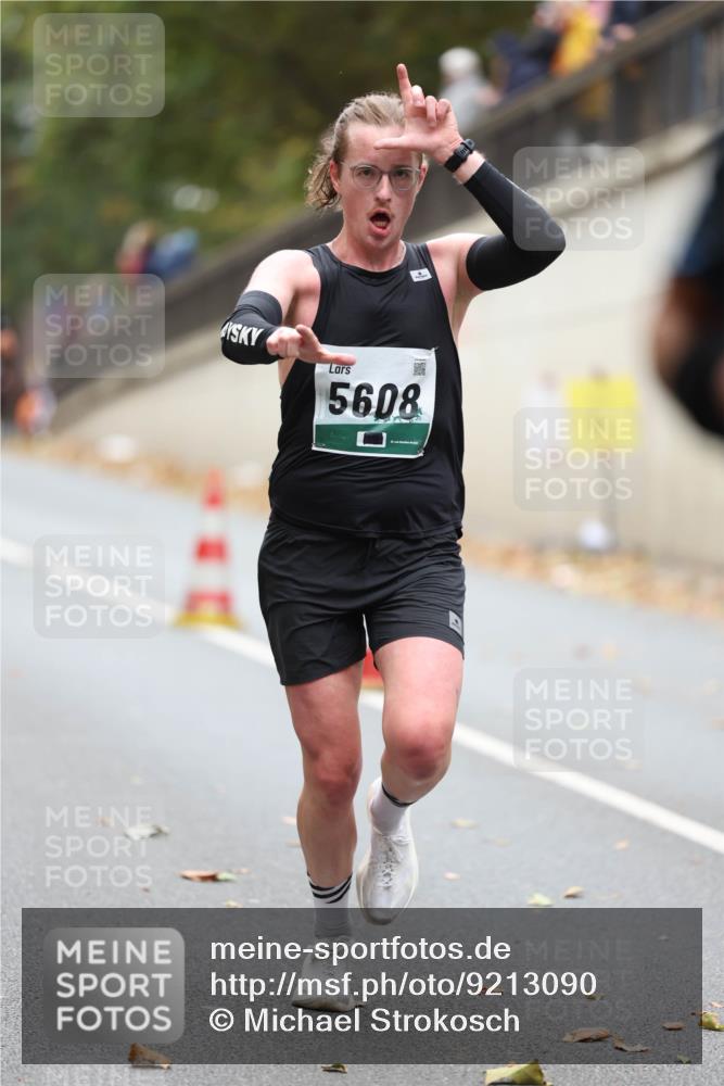05.10.2025 - 20. swb-Marathon Bremen Michael Strokosch http://msf.ph/oto/9213090 05.10.2025 12:25:19 Laufen 5608 meine-sportfotos.de