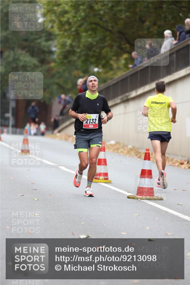 05.10.2025 - 20. swb-Marathon Bremen Michael Strokosch http://msf.ph/oto/9213098 05.10.2025 12:25:22 Laufen 2132 meine-sportfotos.de
