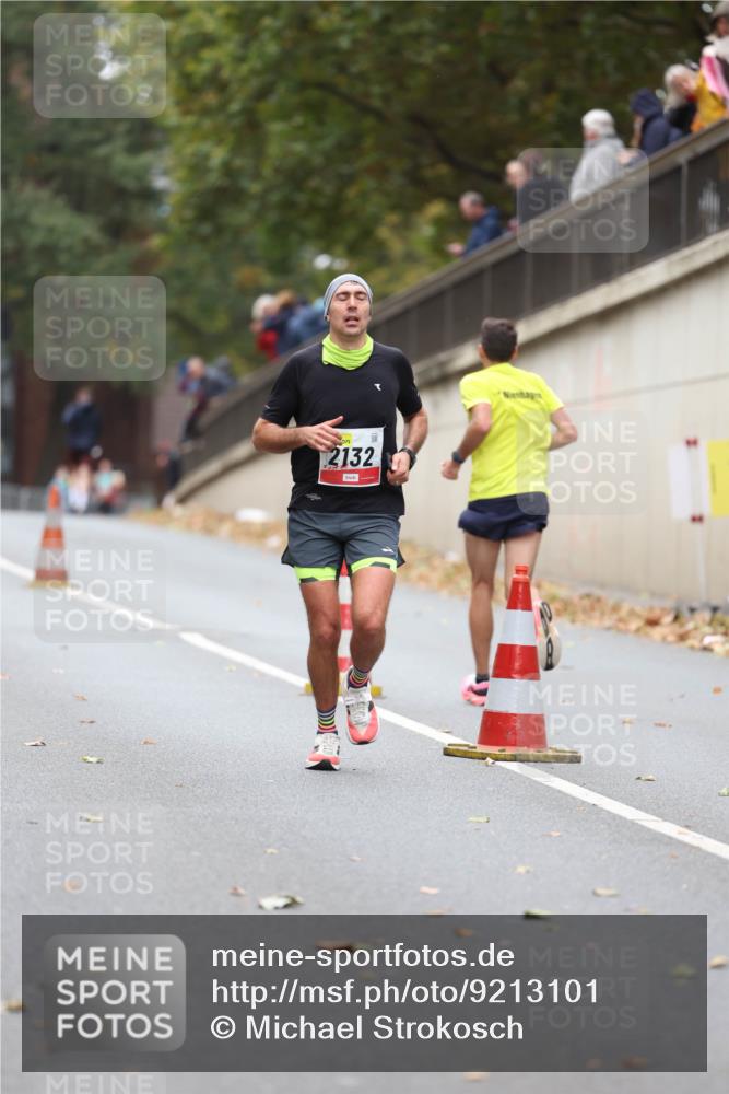 05.10.2025 - 20. swb-Marathon Bremen Michael Strokosch http://msf.ph/oto/9213101 05.10.2025 12:25:22 Laufen 2132 meine-sportfotos.de
