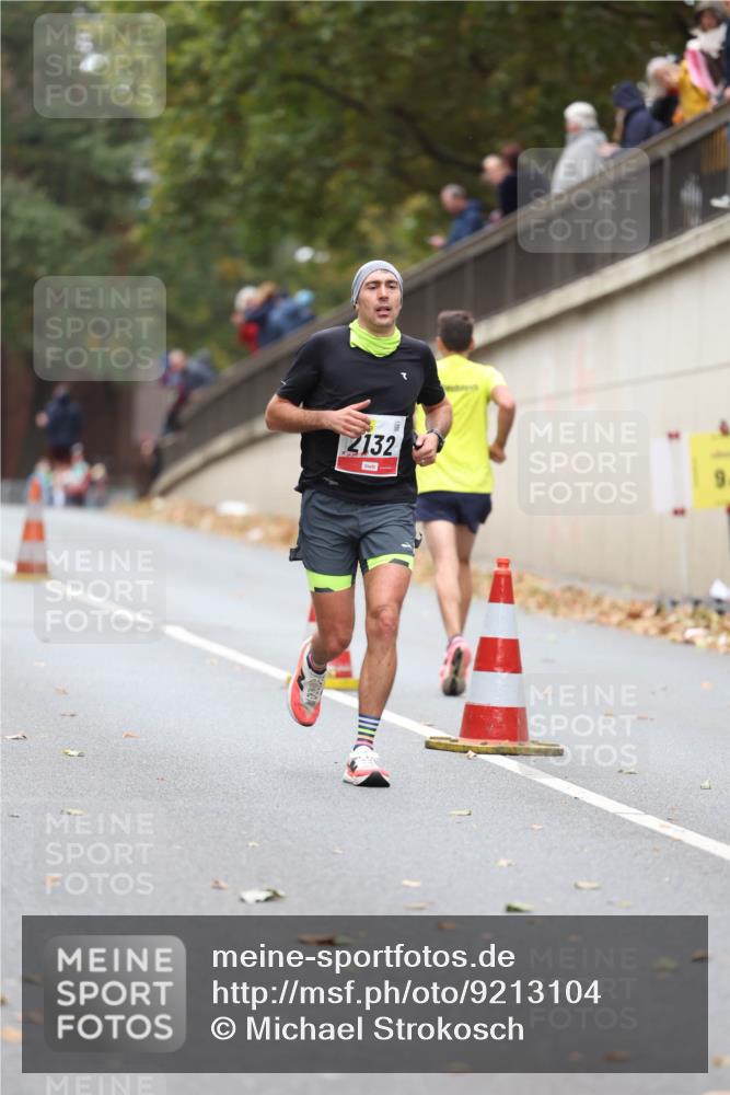 05.10.2025 - 20. swb-Marathon Bremen Michael Strokosch http://msf.ph/oto/9213104 05.10.2025 12:25:23 Laufen 2132 meine-sportfotos.de