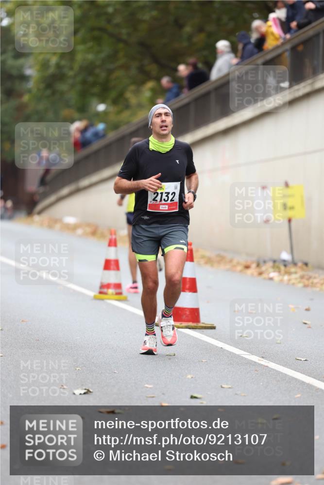 05.10.2025 - 20. swb-Marathon Bremen Michael Strokosch http://msf.ph/oto/9213107 05.10.2025 12:25:23 Laufen 2132 meine-sportfotos.de