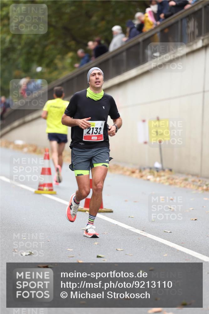 05.10.2025 - 20. swb-Marathon Bremen Michael Strokosch http://msf.ph/oto/9213110 05.10.2025 12:25:23 Laufen 2132 meine-sportfotos.de