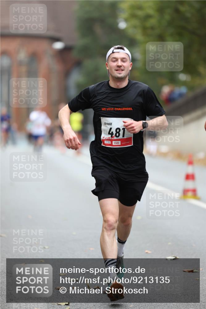 05.10.2025 - 20. swb-Marathon Bremen Michael Strokosch http://msf.ph/oto/9213135 05.10.2025 12:25:35 Laufen 481, 01367 meine-sportfotos.de