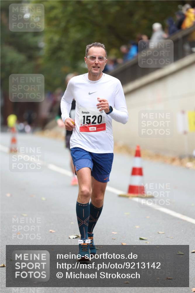 05.10.2025 - 20. swb-Marathon Bremen Michael Strokosch http://msf.ph/oto/9213142 05.10.2025 12:25:46 Laufen 1520 meine-sportfotos.de