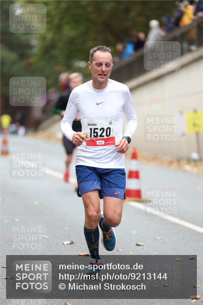 05.10.2025 - 20. swb-Marathon Bremen Michael Strokosch http://msf.ph/oto/9213144 05.10.2025 12:25:46 Laufen 1520 meine-sportfotos.de