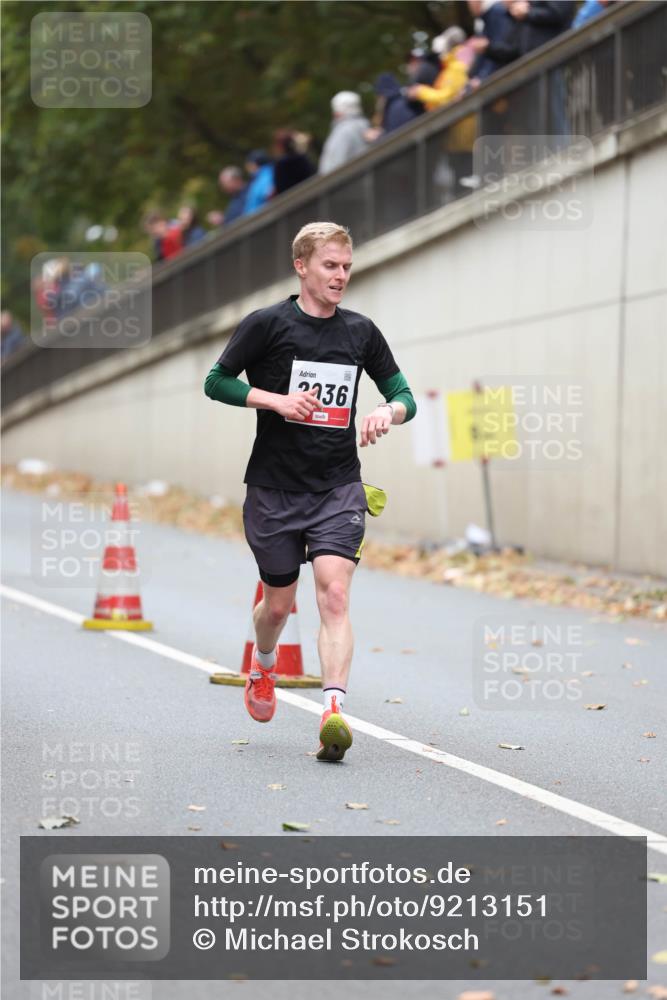 05.10.2025 - 20. swb-Marathon Bremen Michael Strokosch http://msf.ph/oto/9213151 05.10.2025 12:25:49 Laufen 2336 meine-sportfotos.de