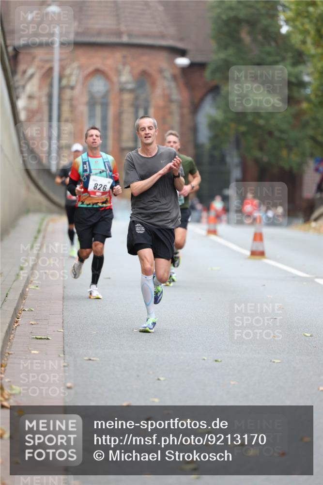 05.10.2025 - 20. swb-Marathon Bremen Michael Strokosch http://msf.ph/oto/9213170 05.10.2025 12:25:59 Laufen 826 meine-sportfotos.de