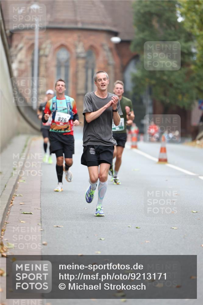 05.10.2025 - 20. swb-Marathon Bremen Michael Strokosch http://msf.ph/oto/9213171 05.10.2025 12:25:59 Laufen 826 meine-sportfotos.de