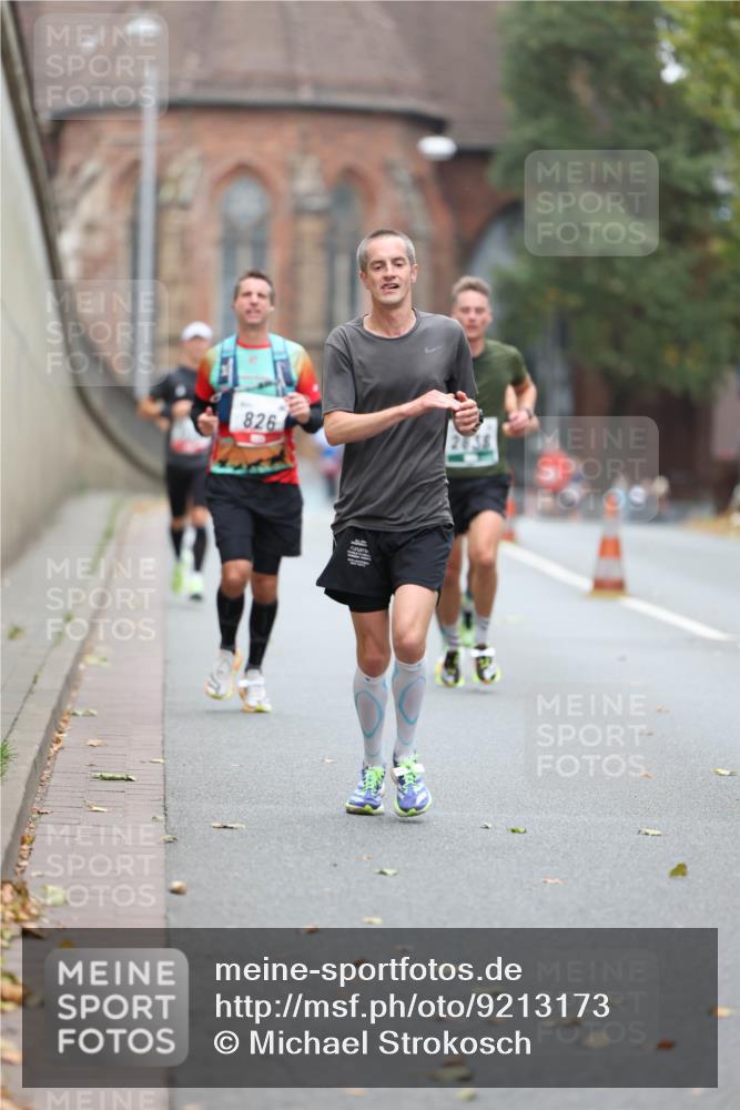05.10.2025 - 20. swb-Marathon Bremen Michael Strokosch http://msf.ph/oto/9213173 05.10.2025 12:26:00 Laufen 826, 2838 meine-sportfotos.de