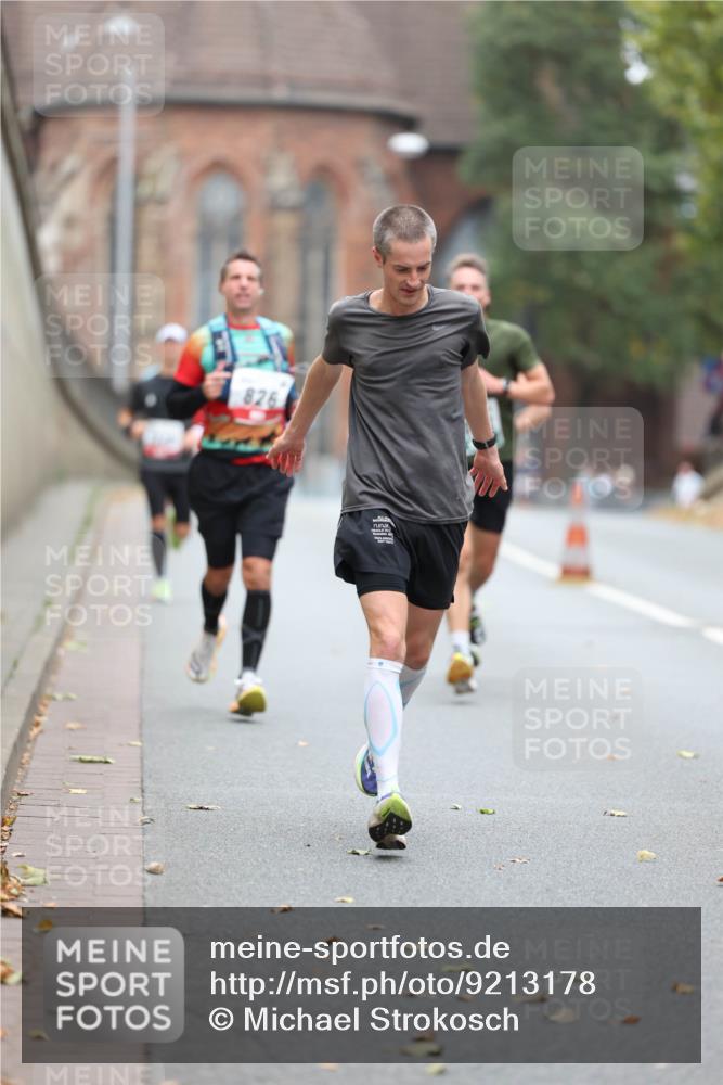 05.10.2025 - 20. swb-Marathon Bremen Michael Strokosch http://msf.ph/oto/9213178 05.10.2025 12:26:00 Laufen 826 meine-sportfotos.de