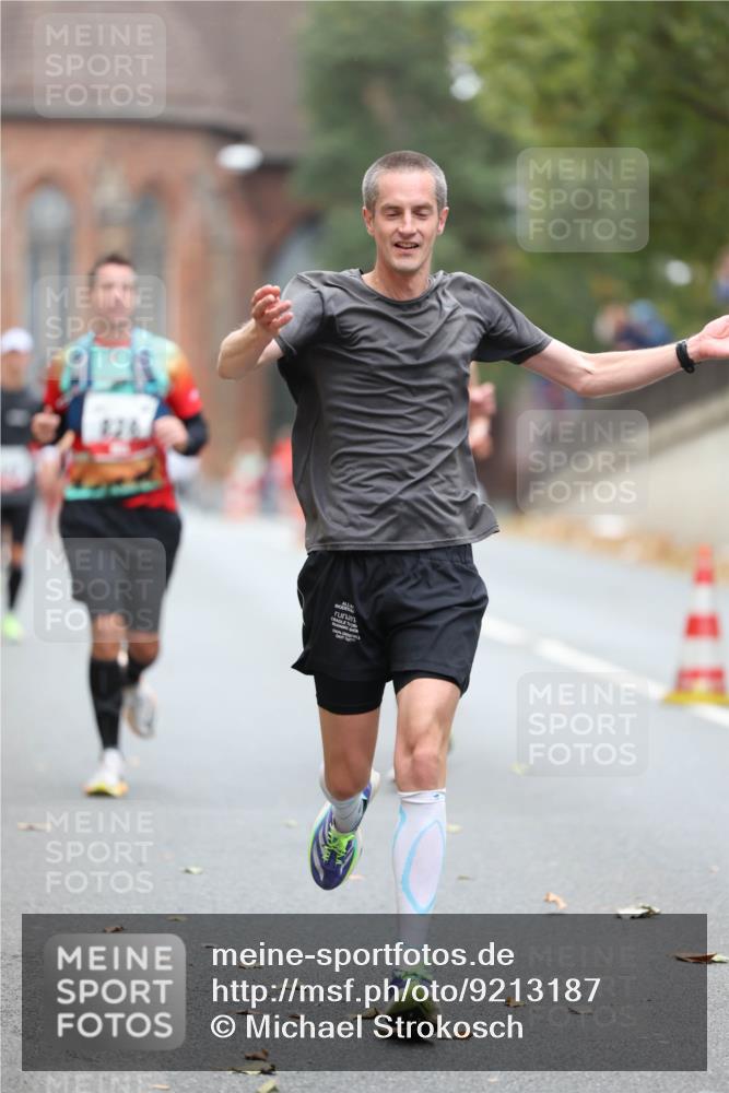 05.10.2025 - 20. swb-Marathon Bremen Michael Strokosch http://msf.ph/oto/9213187 05.10.2025 12:26:01 Laufen  meine-sportfotos.de