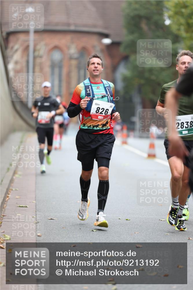05.10.2025 - 20. swb-Marathon Bremen Michael Strokosch http://msf.ph/oto/9213192 05.10.2025 12:26:02 Laufen 826, 2838 meine-sportfotos.de