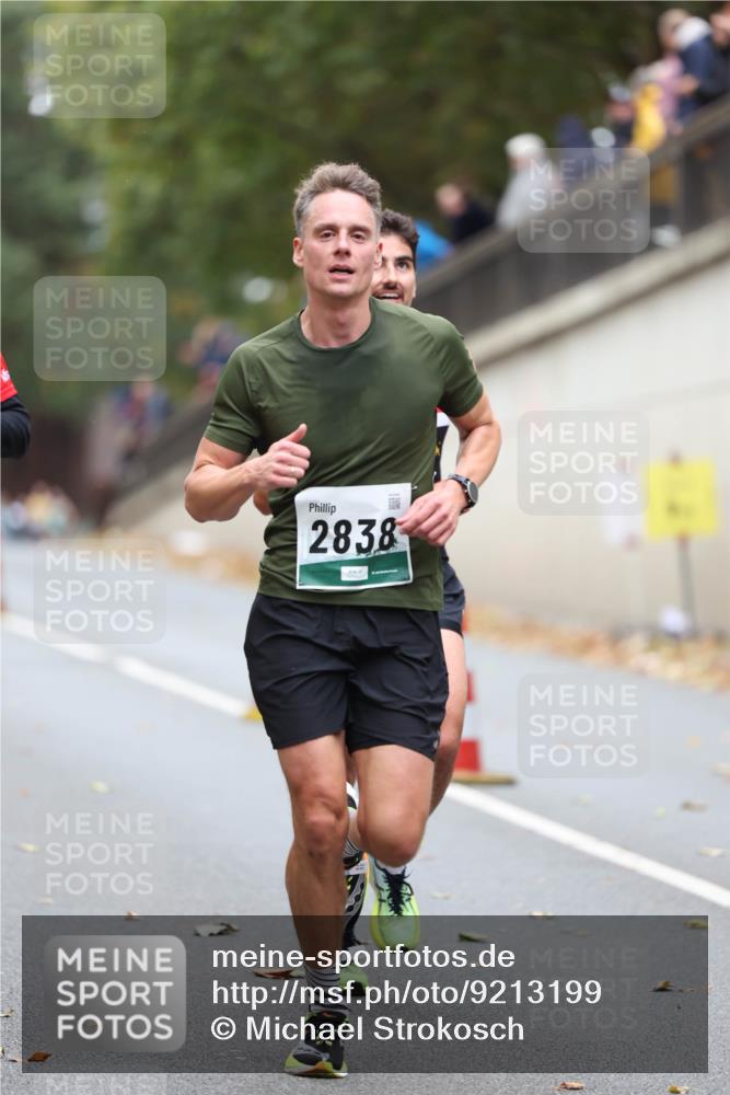05.10.2025 - 20. swb-Marathon Bremen Michael Strokosch http://msf.ph/oto/9213199 05.10.2025 12:26:03 Laufen 2838 meine-sportfotos.de