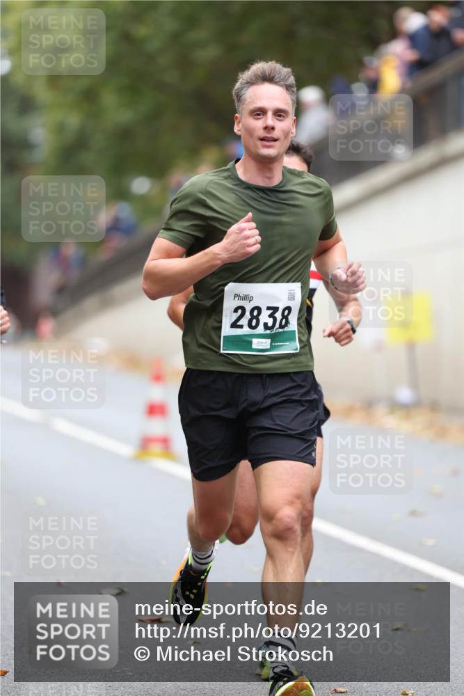 05.10.2025 - 20. swb-Marathon Bremen Michael Strokosch http://msf.ph/oto/9213201 05.10.2025 12:26:03 Laufen 2838 meine-sportfotos.de