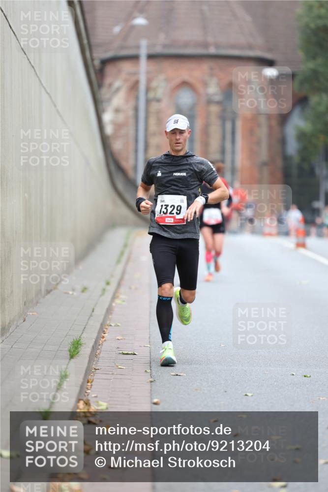05.10.2025 - 20. swb-Marathon Bremen Michael Strokosch http://msf.ph/oto/9213204 05.10.2025 12:26:06 Laufen 1329 meine-sportfotos.de