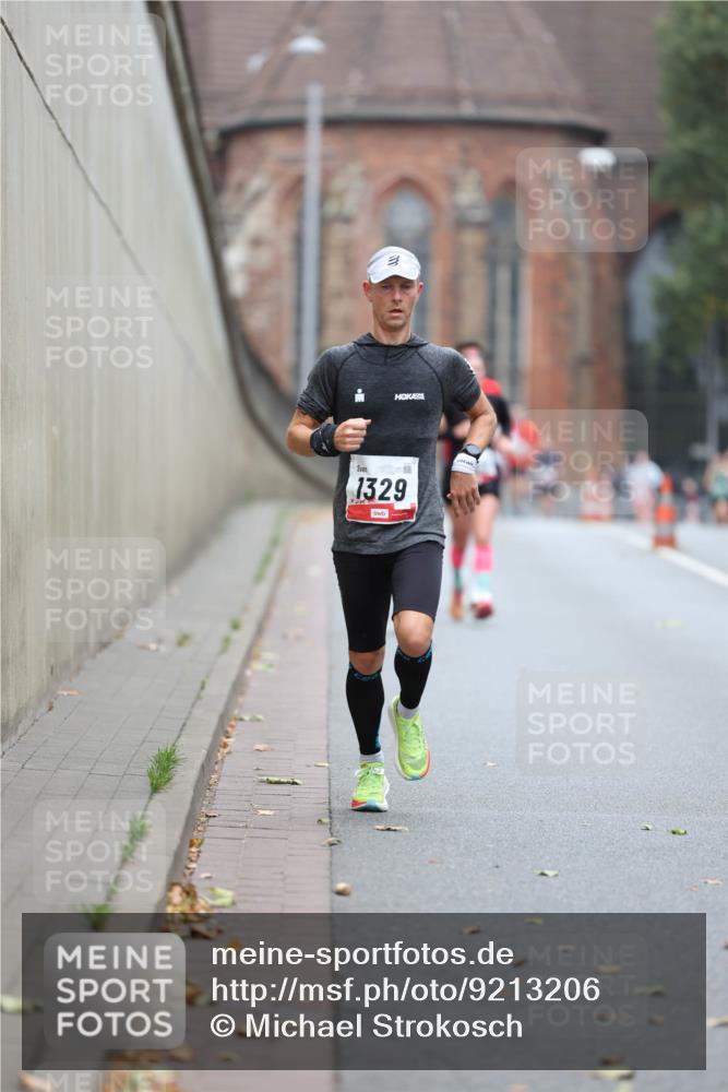 05.10.2025 - 20. swb-Marathon Bremen Michael Strokosch http://msf.ph/oto/9213206 05.10.2025 12:26:06 Laufen 1329 meine-sportfotos.de
