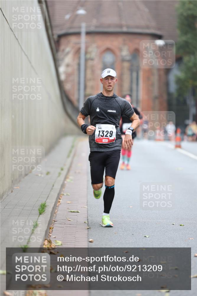 05.10.2025 - 20. swb-Marathon Bremen Michael Strokosch http://msf.ph/oto/9213209 05.10.2025 12:26:06 Laufen 1329 meine-sportfotos.de