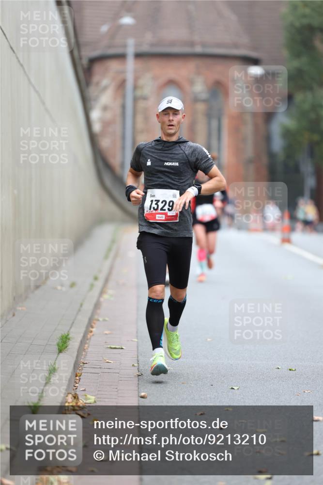 05.10.2025 - 20. swb-Marathon Bremen Michael Strokosch http://msf.ph/oto/9213210 05.10.2025 12:26:06 Laufen 1329 meine-sportfotos.de
