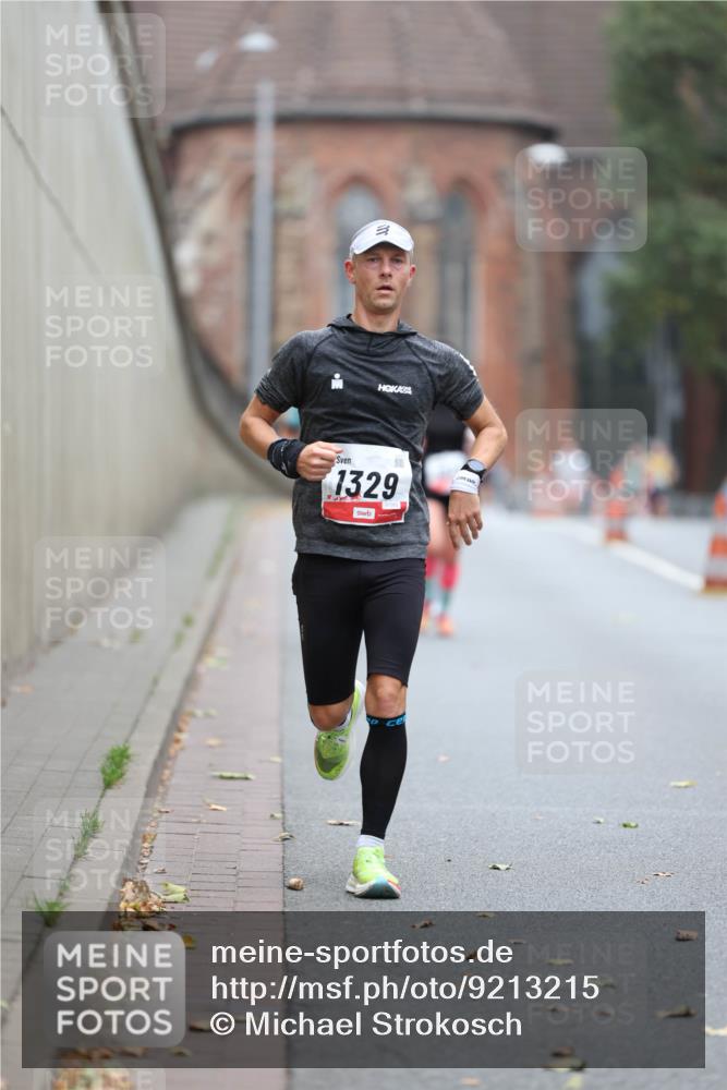 05.10.2025 - 20. swb-Marathon Bremen Michael Strokosch http://msf.ph/oto/9213215 05.10.2025 12:26:07 Laufen 1329 meine-sportfotos.de