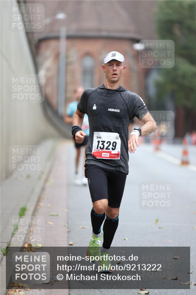 05.10.2025 - 20. swb-Marathon Bremen Michael Strokosch http://msf.ph/oto/9213222 05.10.2025 12:26:08 Laufen 1329 meine-sportfotos.de
