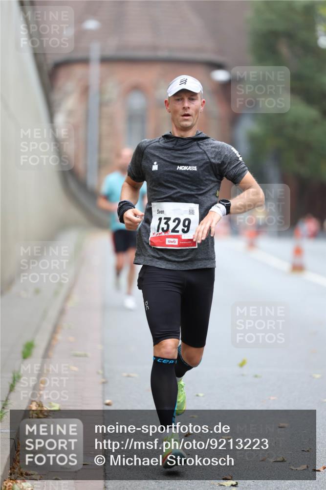 05.10.2025 - 20. swb-Marathon Bremen Michael Strokosch http://msf.ph/oto/9213223 05.10.2025 12:26:08 Laufen 1329, 01365 meine-sportfotos.de