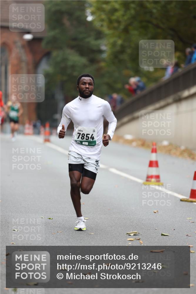 05.10.2025 - 20. swb-Marathon Bremen Michael Strokosch http://msf.ph/oto/9213246 05.10.2025 12:26:19 Laufen 7854 meine-sportfotos.de