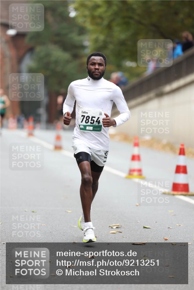 05.10.2025 - 20. swb-Marathon Bremen Michael Strokosch http://msf.ph/oto/9213251 05.10.2025 12:26:20 Laufen 7854 meine-sportfotos.de