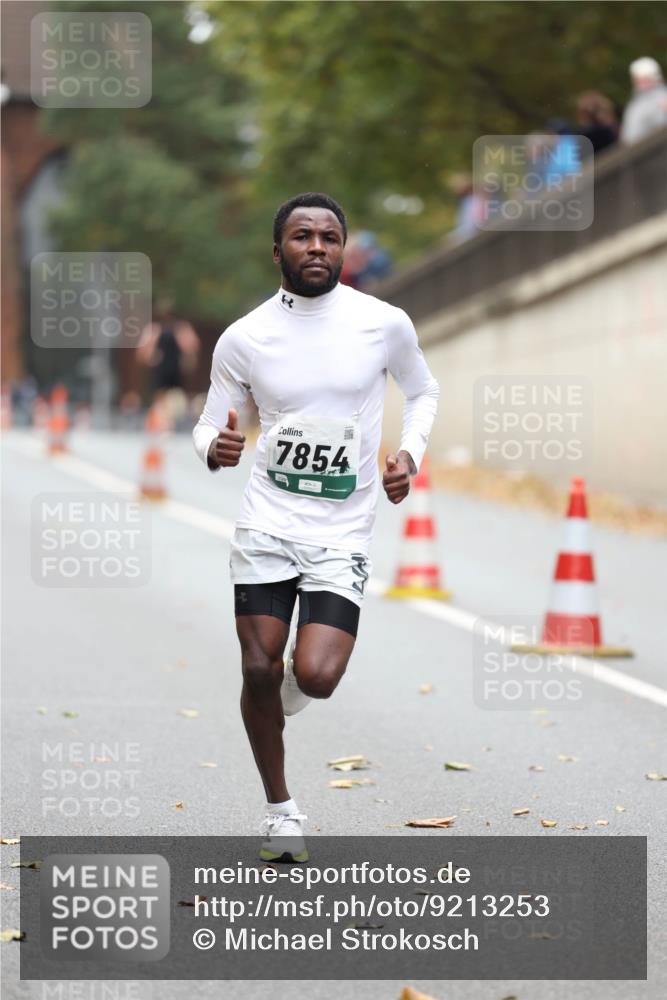 05.10.2025 - 20. swb-Marathon Bremen Michael Strokosch http://msf.ph/oto/9213253 05.10.2025 12:26:20 Laufen 7854 meine-sportfotos.de