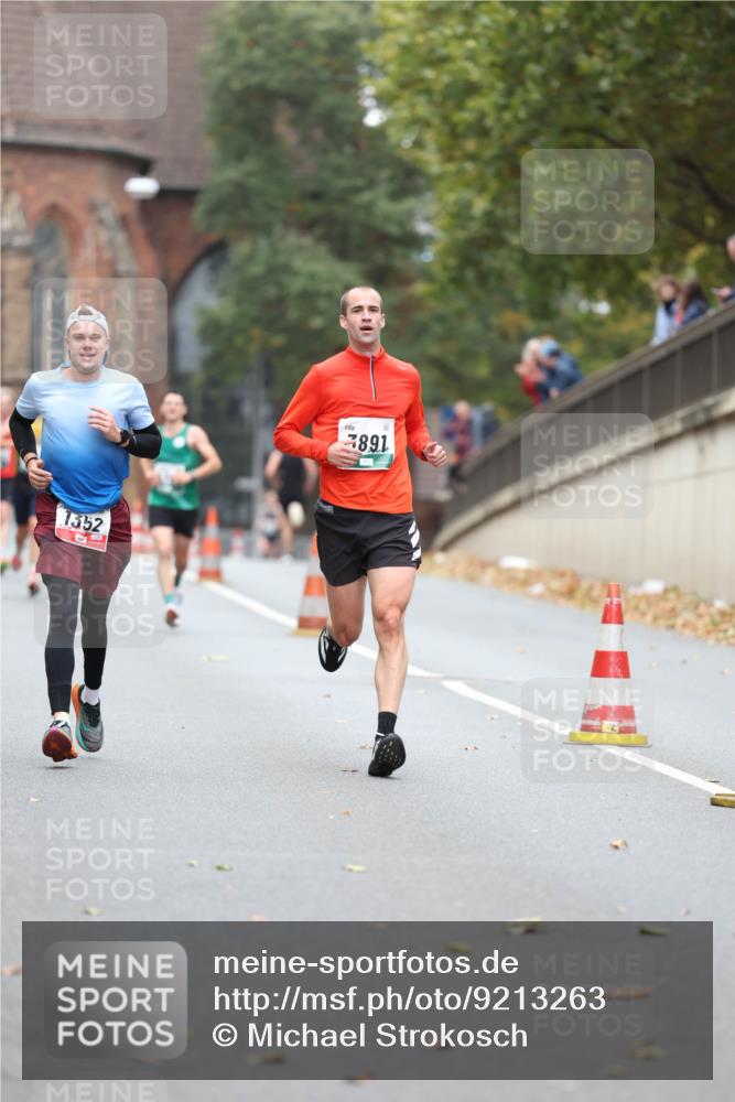 05.10.2025 - 20. swb-Marathon Bremen Michael Strokosch http://msf.ph/oto/9213263 05.10.2025 12:26:23 Laufen 1352, 7891 meine-sportfotos.de