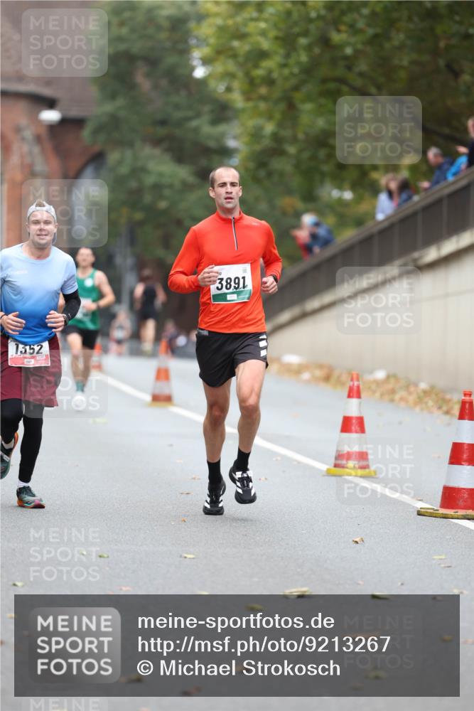 05.10.2025 - 20. swb-Marathon Bremen Michael Strokosch http://msf.ph/oto/9213267 05.10.2025 12:26:24 Laufen 1552, 3891 meine-sportfotos.de