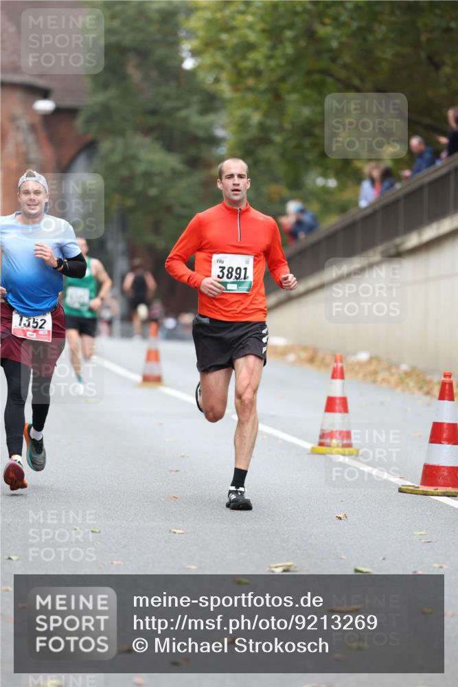 05.10.2025 - 20. swb-Marathon Bremen Michael Strokosch http://msf.ph/oto/9213269 05.10.2025 12:26:24 Laufen 1352, 3891 meine-sportfotos.de