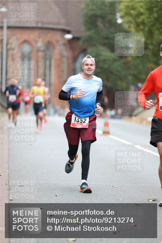 05.10.2025 - 20. swb-Marathon Bremen Michael Strokosch http://msf.ph/oto/9213274 05.10.2025 12:26:25 Laufen 1352 meine-sportfotos.de