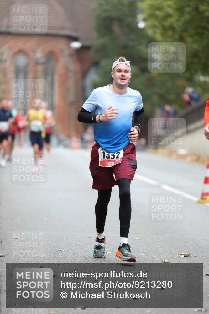 05.10.2025 - 20. swb-Marathon Bremen Michael Strokosch http://msf.ph/oto/9213280 05.10.2025 12:26:25 Laufen 1352 meine-sportfotos.de