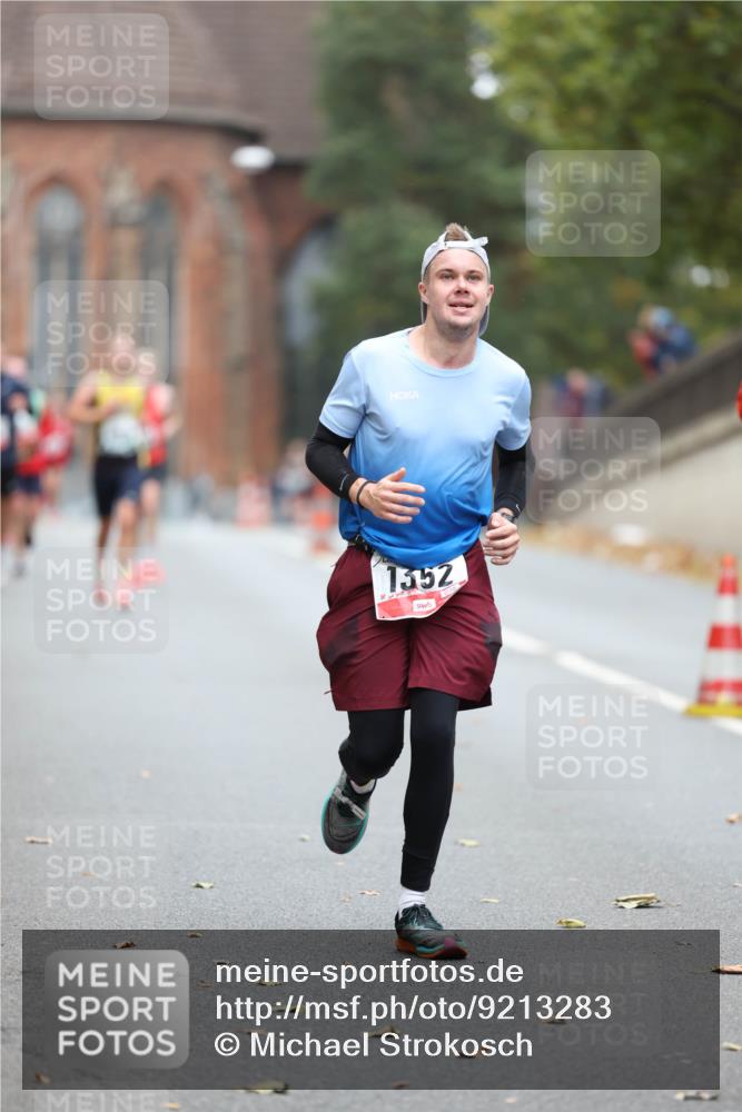 05.10.2025 - 20. swb-Marathon Bremen Michael Strokosch http://msf.ph/oto/9213283 05.10.2025 12:26:26 Laufen 1552 meine-sportfotos.de