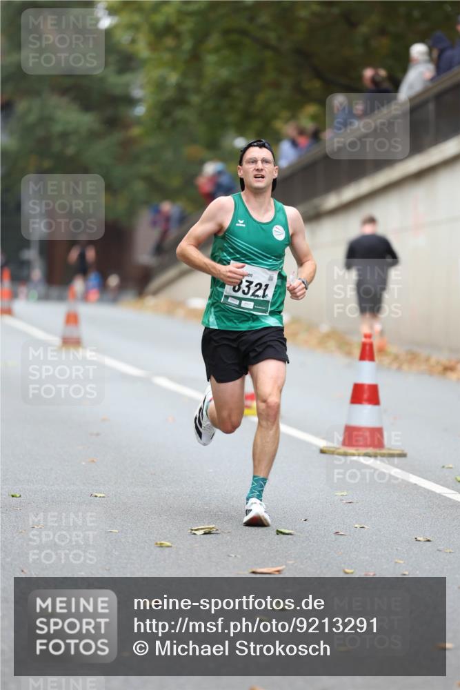 05.10.2025 - 20. swb-Marathon Bremen Michael Strokosch http://msf.ph/oto/9213291 05.10.2025 12:26:29 Laufen 3321 meine-sportfotos.de