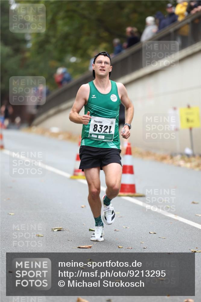 05.10.2025 - 20. swb-Marathon Bremen Michael Strokosch http://msf.ph/oto/9213295 05.10.2025 12:26:29 Laufen 8321, 05577 meine-sportfotos.de