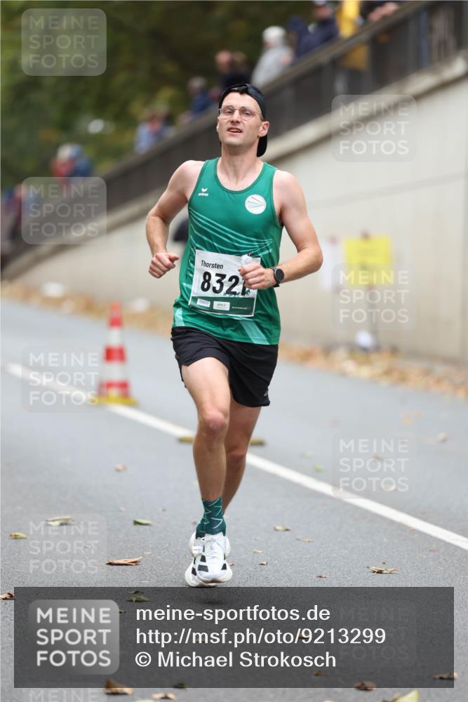 05.10.2025 - 20. swb-Marathon Bremen Michael Strokosch http://msf.ph/oto/9213299 05.10.2025 12:26:29 Laufen 832 meine-sportfotos.de