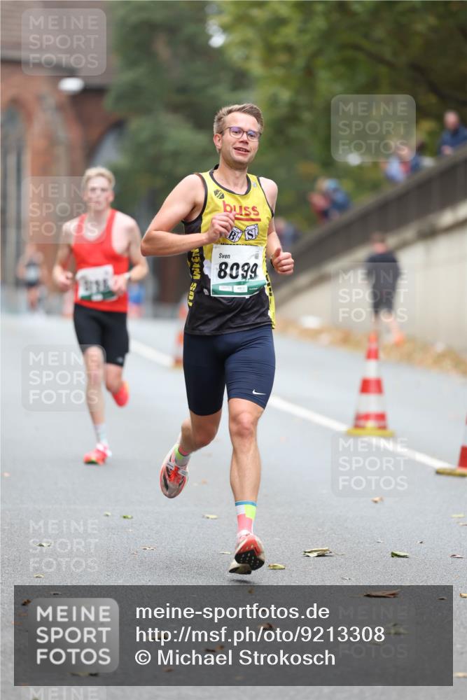 05.10.2025 - 20. swb-Marathon Bremen Michael Strokosch http://msf.ph/oto/9213308 05.10.2025 12:26:31 Laufen 8099, 08372 meine-sportfotos.de